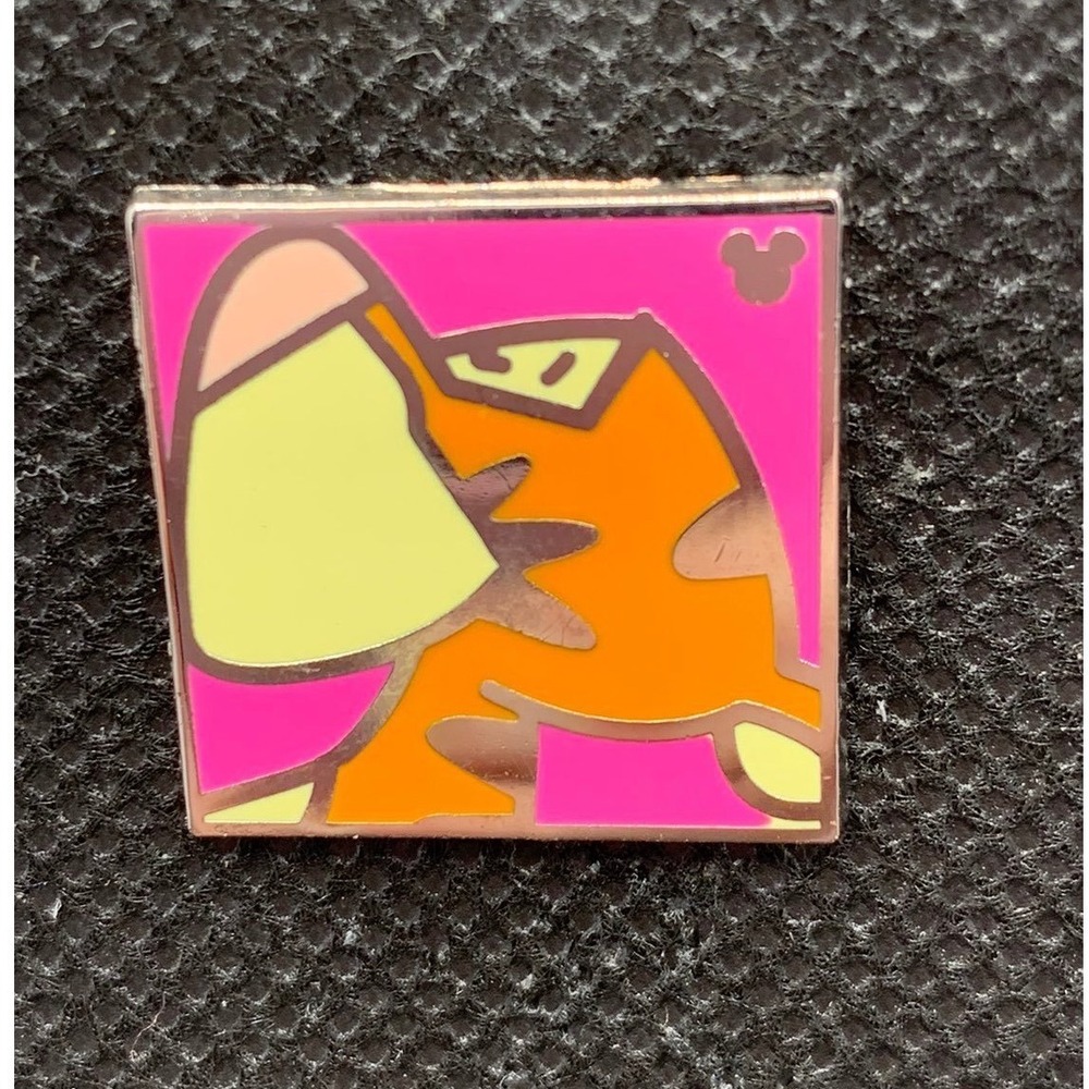 2013 Winnie the Pooh Tigger Disney pin Hidden Mickey Trading